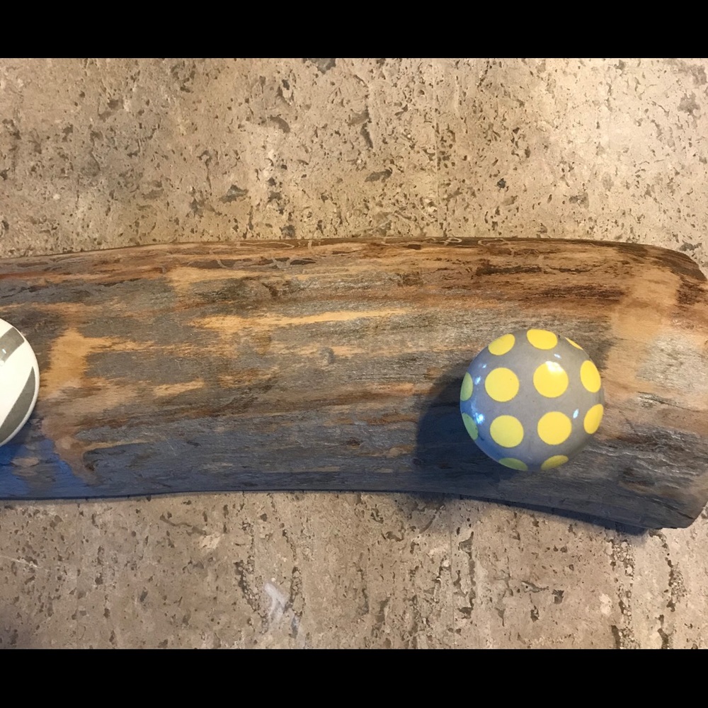 Shabby chic wall hanger solid wood & ceramic knobs - Picture 3 of 11